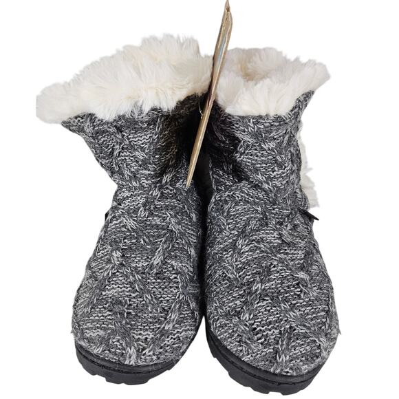 MUK LUKS WOMEN’S GRAY KNIT SLIPPER BOOTS – SIZE S (5–6) – INDOOR/OUTDOOR OUTSOLE - Picture 1 of 10